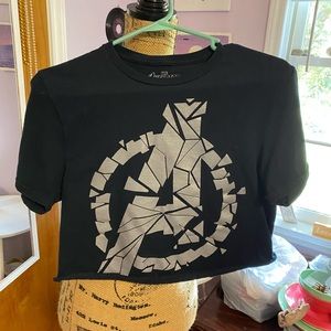 Avengers cropped fit black and silver tee